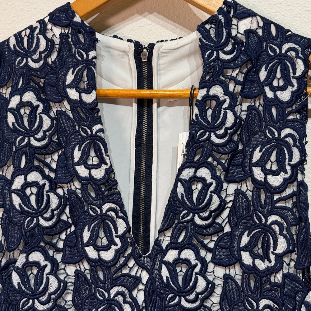 Alice + Olivia Sleeveless Navy Floral Lace Sheath Dress size 6 NWT - Picture 9 of 13